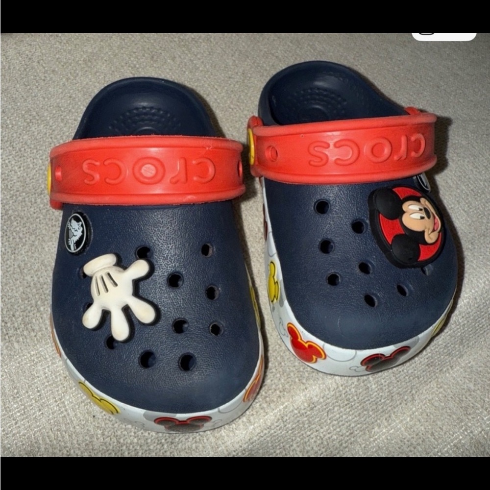 Mickey crocs - Picture 2 of 4